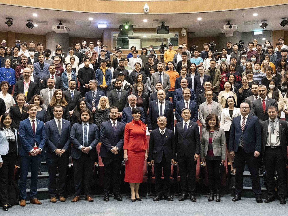 Czech Chamber of Deputies Speaker Gives Speech on Democracy at NTU-封面圖